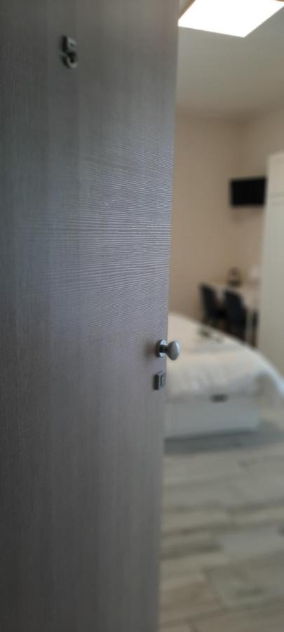 บีจี แอร์พอร์ต เฮาส์ กราสซอบบิโอ Hotel ภายนอก รูปภาพ